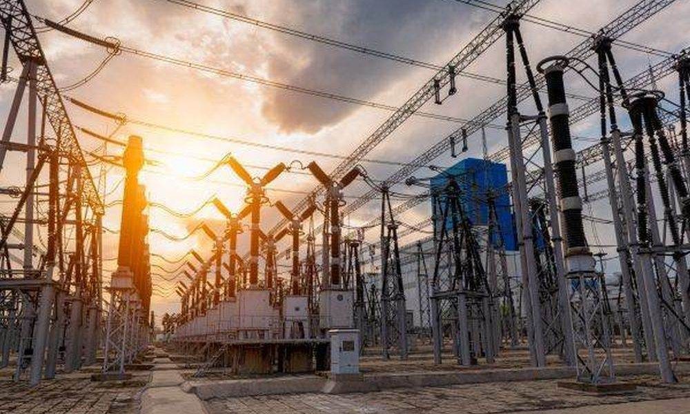 Iranul avertizează: Orice atac asupra infrastructurii energetice va avea consecințe asupra companiilor americane din regiune Tensiunile în Orientul Mijlociu continuă să escaladeze, după declarațiile recente ale oficialilor de la Teheran, care indică un posibil răspuns dur în cazul unor atacuri asupra infrastructurii energetice iraniene
