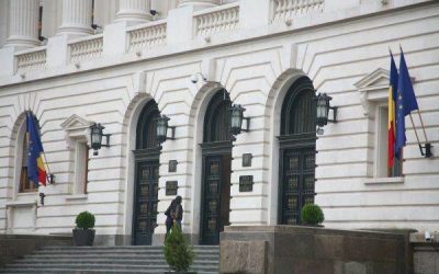 Dobânzile overnight ale ROBOR au rămas stabile, confirmând o stagnare a pieței monetare Indicatorii ROBOR continuă să reflecte pe piața monetară din România o stabilitate relativă, după ce vineri a fost afișat un nivel mediu al dobânzii la depozitele overnight plasate, stabilit la 5,71%