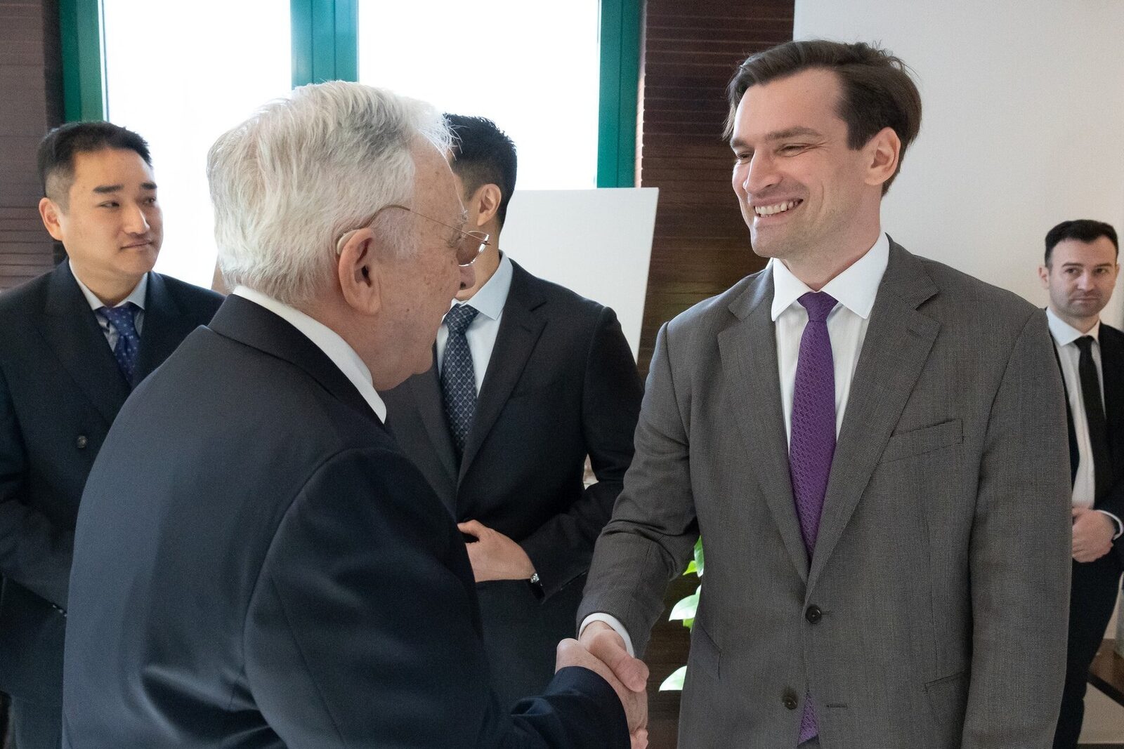Astăzi, la sediul Băncii Naționale a României, guvernatorul Mugur Isărescu a susținut o declarație importantă referitoare la programul național de apărare și modul în care țara trebuie să gestioneze resursele pentru consolidarea acesteia