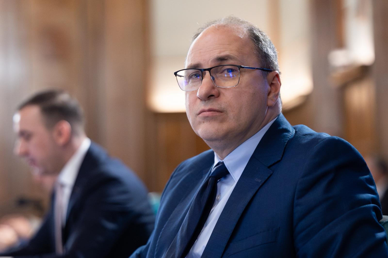 Guvernul aproba scoaterea la concurs a peste 400 de posturi pentru deschiderea a 23 de creșe noi, anunță ministrul Educației Noul ministru al Educației și Cercetării, Mihai Dimian, a anunțat oficial, într-un prim mesaj public după participarea la prima ședință de Guvern în această poziție, că executed Guvernul a aprobat un memorandum pentru scoaterea la concurs a peste 400 de posturi esențiale pentru funcționarea a 23 de creșe ce se află în faza finală de construcție