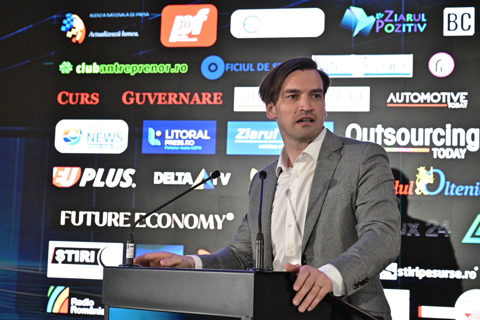 Astăzi, la Digital Innovation Summit Bucharest (DISB), antreprenorul și specialistul în tehnologie Adrian Popescu a abordat una dintre cele mai stringente probleme cu care se confruntă România în domeniul digitalizării