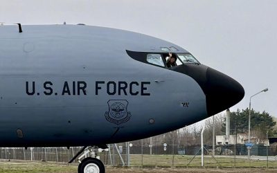 Forțele Aeriene ale SUA dislocate în România efectuează a doua misiune de realimentare aeriană pentru operațiunile din Orientul Mijlociu În noaptea de 21 spre 22 martie, avioane ale Forțelor Aeriene ale Statelor Unite dislocate în România au realizat a doua misiune de realimentare aeriană în sprijinul campaniilor militare din Orientul Mijlociu