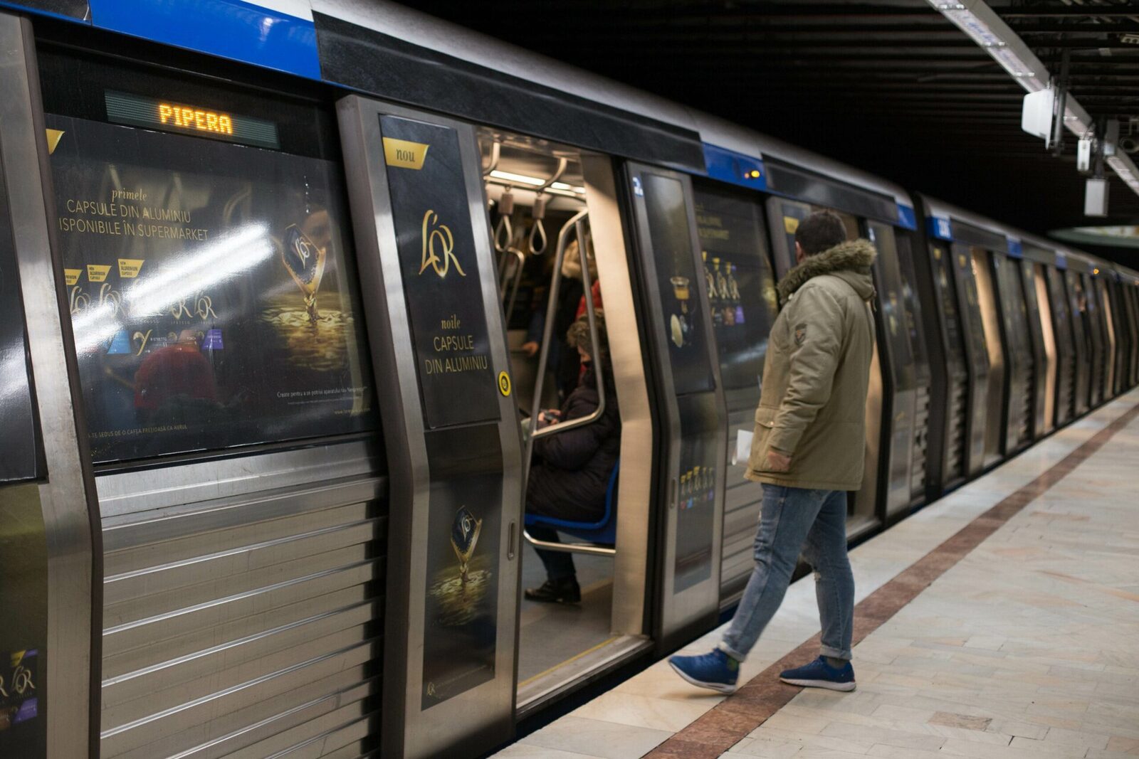 Tânăr decedat după ce s-a aruncat în fața metroului la Piața Unirii 2