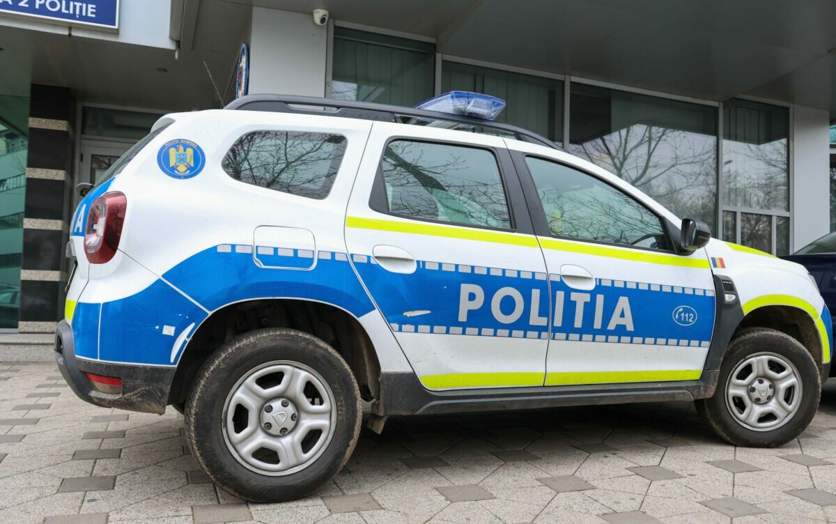 Un copil de doar cinci ani a fost grav rănit luni după-amiază, după ce s-a prăbușit de la etajul opt al unui imobil situat în Sectorul 2 al Capitalei