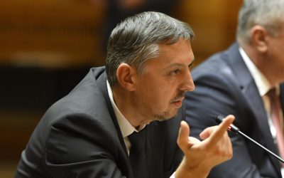 Confuzia privind bugetele alocate Educației și Cercetării în România rămâne un subiect intens dezbătut, iar diferențele interpretative din spațiul public sunt alimentate de modul variat în care indicatorii financiari sunt calculați și prezentanți