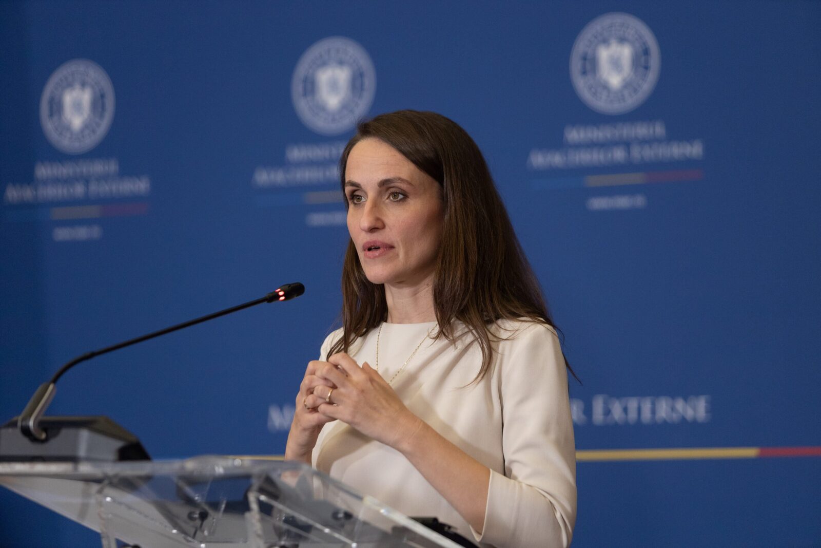 România reușește să spele puțin din rușinea acumulată în ultimele zile prin primul zbor de repatriere organizat oficial în urma crizei din Orientul Mijlociu, activat în cadrul mecanismului european de gestionare a situațiilor de urgență