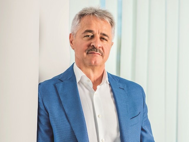 Gheorghe Ciubotaru, omul care a transformat Electroalfa într-unul dintre cele mai atractive portofolii de pe bursa locală, a atins recent o capitalizare de aproximativ 260 de milioane de euro, după ce acțiunile companiei sale din Botoșani au înregistrat o creștere spectaculoasă la debutul pe piața de capital