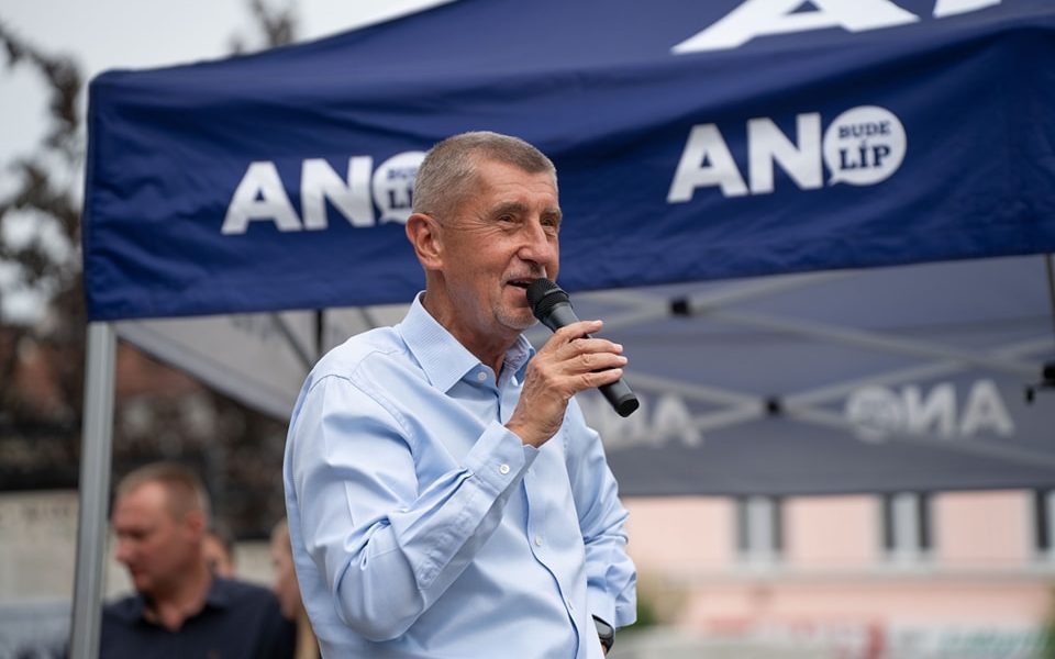 Cehia reduce cheltuielile pentru apărare, stârnind reacții internaționale Cehia a anunțat recent o decizie controversată în domeniul apărării naționale, reducând bugetul alocat pentru acest sector sub pragul de 2% din Produsul Intern Brut (PIB)