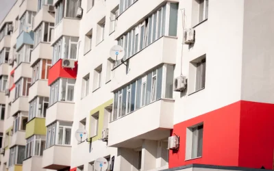 Reguli pentru balcoanele închise la bloc și costurile pentru proprietari în 2026
