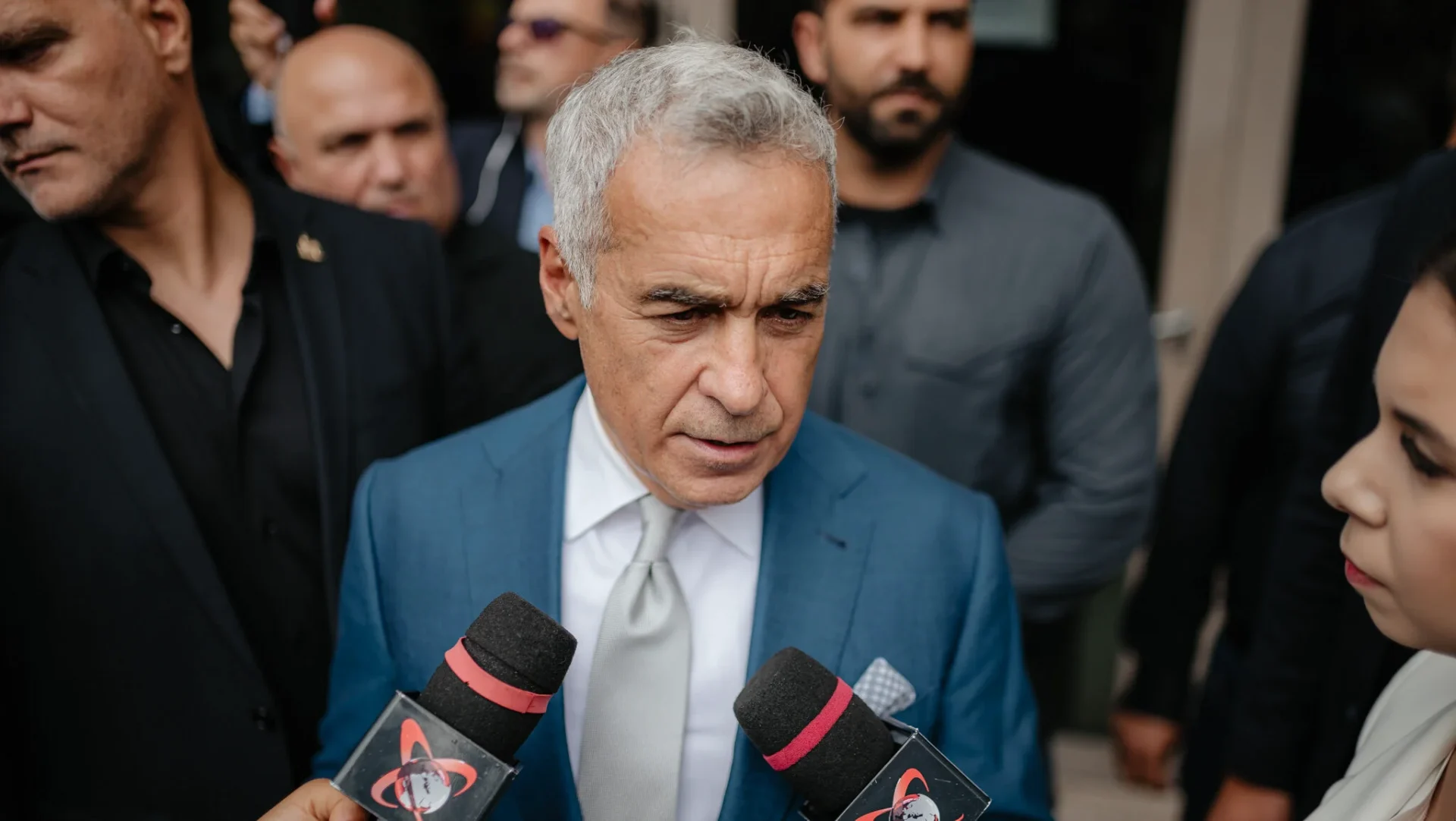 Gigi Becali, cunoscutul om de afaceri și finanțator al FCSB, a dezvăluit recent detalii din spatele scenei politice românești, afirmând că a avut o întâlnire cu Călin Georgescu înainte de alegerile prezidențiale din noiembrie 2024