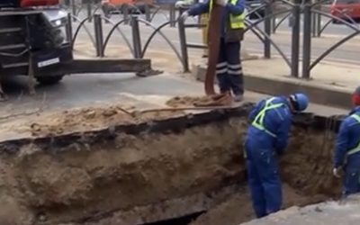 O groapă surprinzătoare și periculoasă a apărut brusc în mijlocul șoselei de pe Șoseaua Mihai Bravu din Capitală, provocând restricții semnificative în circulație și punând în alertă autoritățile locale