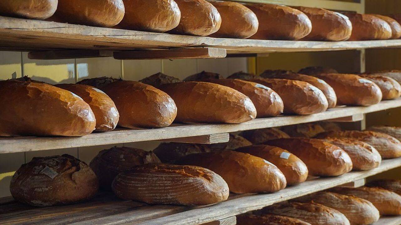Prețul unei franzelă ar putea crește cu până la 40%