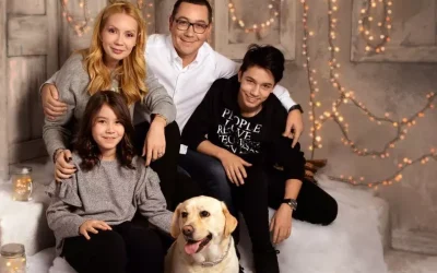 Reîntâlnirea emoționantă a Dacianei Sârbu cu fiica sa, Irina, aduce liniște după o săptămână de tensiune în spațiul public După zile întregi de incertitudine și controverse, mama Irinei Ponta, fostul europarlamentar Daciana Sârbu, și fostul premier Victor Ponta au confirmat că fiica lor, în vârstă de 16 ani, a revenit în țară după o perioadă dificilă petrecută în Oman