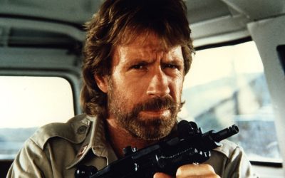 Chuck Norris, legendarul actor și maestru în arte marțiale, a trecut recent în neființă, lăsând în urmă o moștenire impresionantă atât în cinematografie, cât și în lumea afacerilor