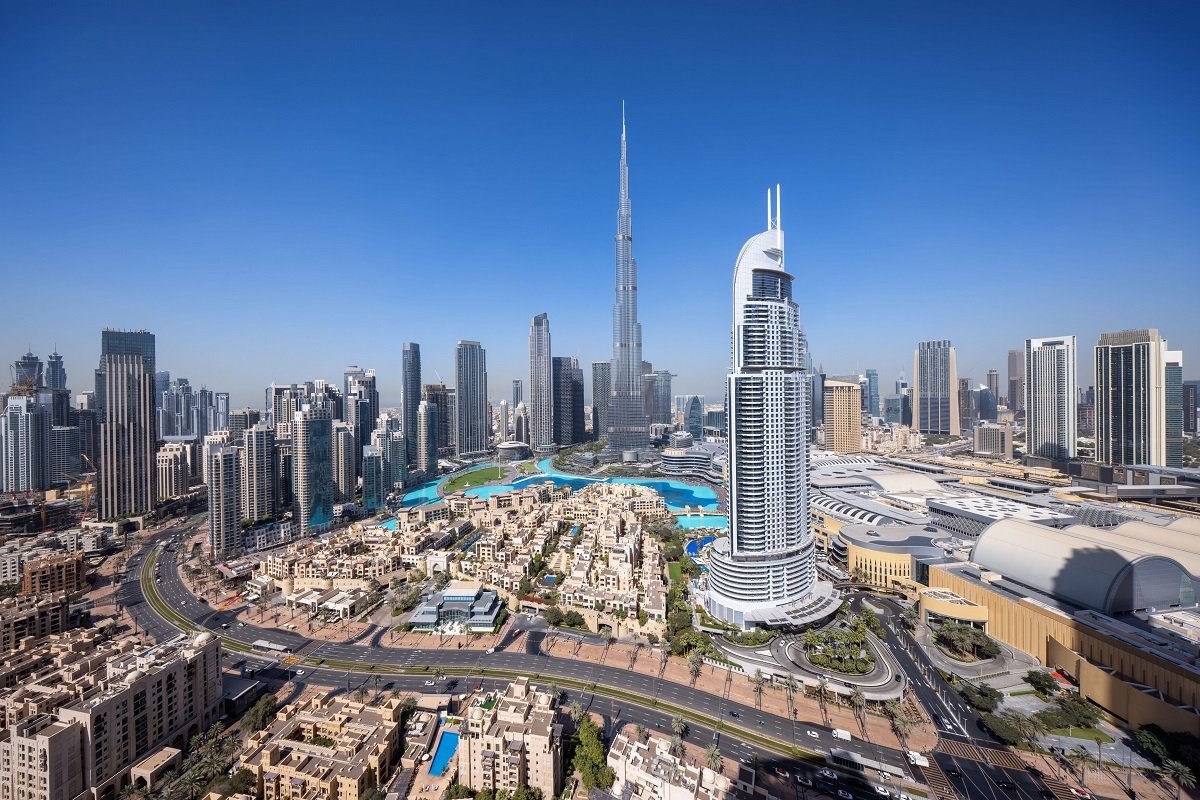 Dubai, orașul falselor refugii și al luxului excesiv, ascunde o realitate demografică bizantină: mai puțin de 12% din populație sunt emirați, cetățenii autohtoni ai Emiratelor Arabe Unite