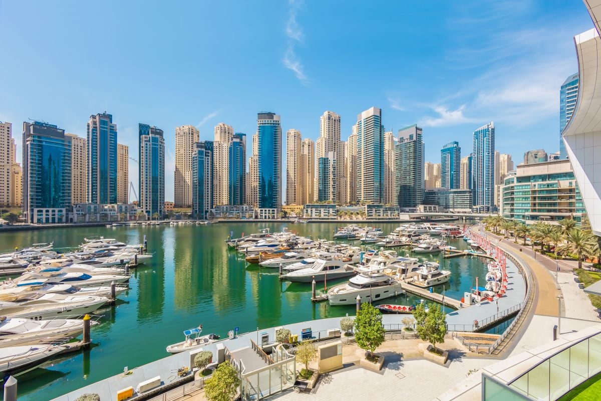Dubaiul, „paradisul Orientului Mijlociu”, continuă să fie un magnet pentru investitori și turiști, chiar și în fața conflictului armat ce sărbătorește deja două săptămâni