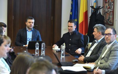 Primarii Capitalei și Sectorului 3 caută să depășească divergențele pentru a avansa cu proiecte prioritare Primarul general al Capitalei, Ciprian Ciucu, a declarat recent că a avut o întrevedere cu Robert Negoiță, edilul Sectorului 3, într-un demers de a restabili dialogul și de a identifica zonele de consens în care pot colabora pentru dezvoltarea orașului