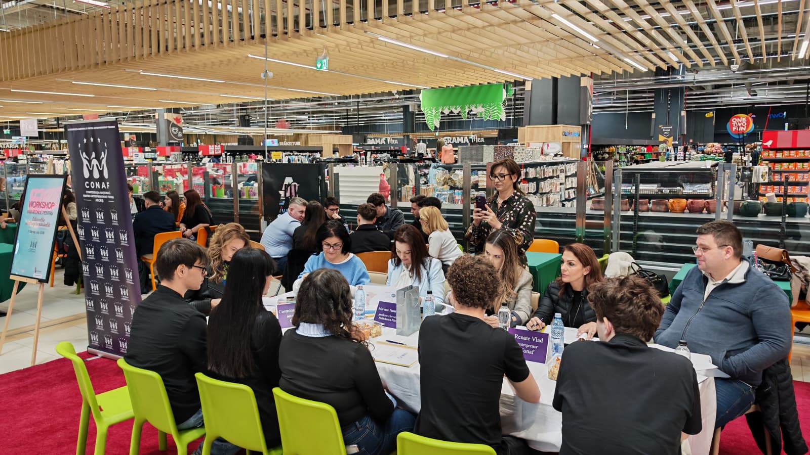 Piteștiul devine centru al educației antreprenoriale printr-un eveniment dedicat tinerilor Weekend-ul trecut, centrul comercial Pitești Retail Park a fost martorul unei inițiative menite să stimuleze spiritul antreprenorial în rândul elevilor din municipiu