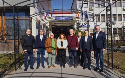 Consorțiul medical de la Oradea, model pentru sistemul buzoian de sănătate Consiliul Județean Buzău face primii pași spre modernizarea și eficientizarea serviciilor medicale locale, urmând exemplul de succes al consorțiului medical de la Oradea