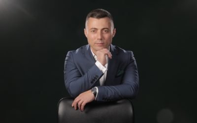 Pentru mulți, ideea de a fi înlocuiți de inteligența artificială pare, adesea, o amenințare directă la adresa locului de muncă