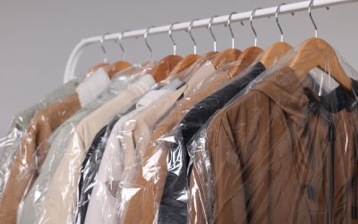 Cum să păstrezi aspectul impecabil al jachetei în fiecare zi fără spălare frecventă Menținerea unei jachete curate și fresh poate deveni o provocare, mai ales în sezonul rece când purtăm hainele aproape zilnic