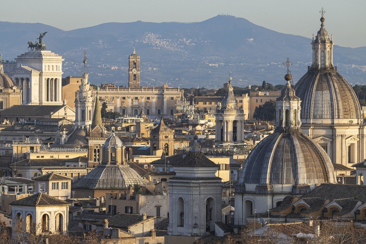 Descoperă gustul autentic al Romei fără să-ți golești buzunarul Roma rămâne unul dintre cele mai îndrăgite orașe europene, nu doar pentru istoria sa impresionantă, ci și pentru experiențele culinare unice, accesibile oricărui buget
