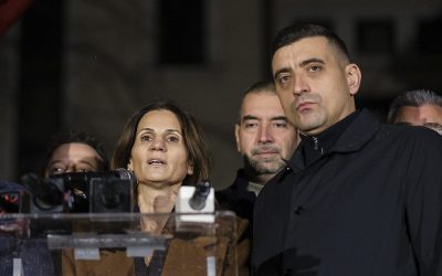 AUR se opune în Parlament deciziei SUA de amplasare a avioanelor de realimentare în România, liderul formațiunii anunțând intenții de acțiune în plan intern Concertul politic din ultima vreme în România este din ce în ce mai tensionat, iar masurile venite din partea Statelor Unite privind intensificarea prezenței militare pe teritoriul național au generat reacții vehemente din partea Beijingului și Moscovei