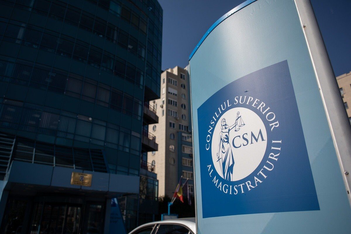 Careul de ași în lupta pentru conducerea marilor parchete din România Într-un moment de răscruce pentru sistemul judiciar românesc, Secția pentru procurori a Consiliului Superior al Magistraturii (CSM) a demarat procedurile de selecție pentru posturile de conducere ale celor mai importante structuri ale Parchetului, în special Parchetul General, DNA și DIICOT