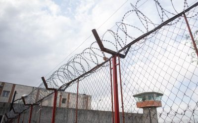 O avocată în vârstă de 46 de ani din Botoșani se află în centrul unei anchete penale, după ce procurorii de pe lângă Curtea de Apel Suceava au deschis un dosar pentru introducerea ilegală de telefoane mobile în Penitenciarul Botoșani