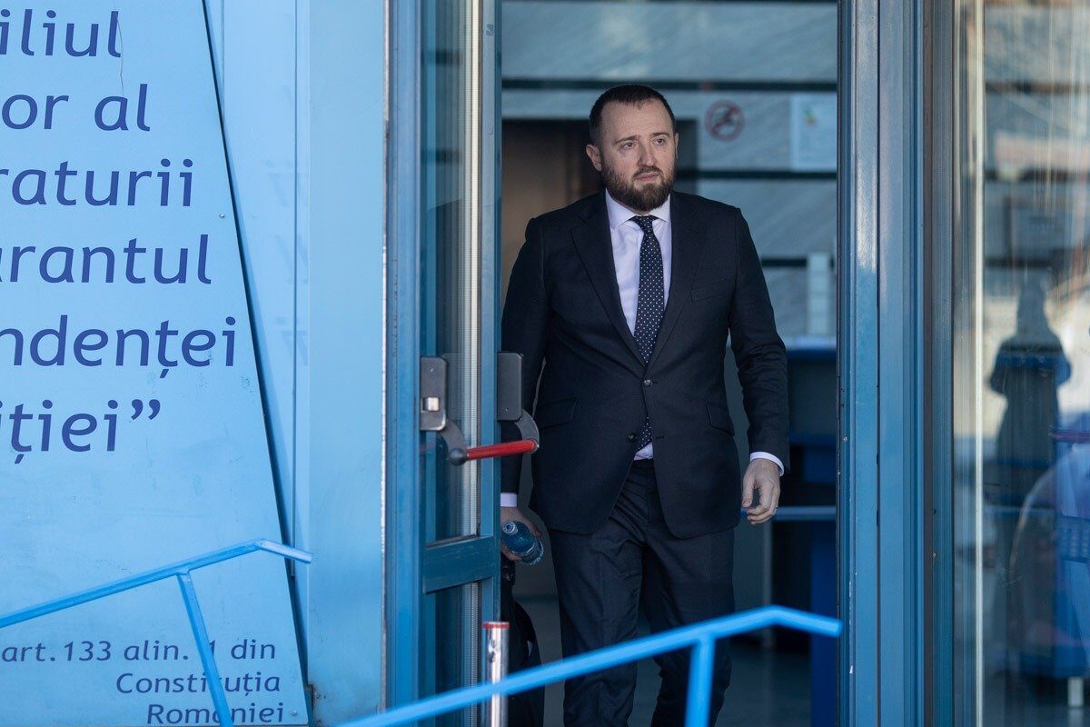 Inspecția Judiciară refuză să ancheteze acuzațiile grave aduse unui fost procuror-sef, evidențiind tensiuni din justiție Într-un context marcat de tensiuni și acuzații grave la adresa sistemului judiciar, Inspecția Judiciară a ales să nu efectueze o anchetă completă legată de acuzațiile aduse unui fost procuror de rang înalt