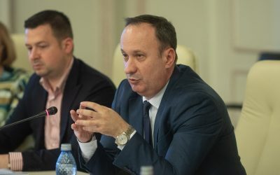 Gest agresiv în Parlament: Adrian Câciu, acuzat de violență fizică asupra colegii sale de partid Un incident tensionat a avut loc recent în aura Parlamentului României, desencadrând atmosfera obișnuită a dezbaterilor politice