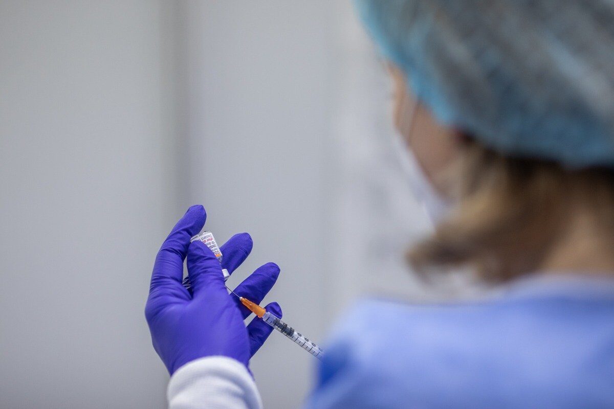 Un judecător federal din Statele Unite a blocat luni implementarea unei politici de vaccinare impuse de guvernul federal, într-un context tensionat în care scepticii față de vaccinuri, inclusiv cunoscutul avocat și activist Robert Kennedy Jr., își mobilizează o susținere activă