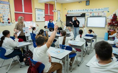 Banca Comercială Română (BCR) celebrează, anul acesta, o realizare de anvergură în domeniul educației financiare: împlinirea a 10 ani de la lansarea programului „Școala de Bani”