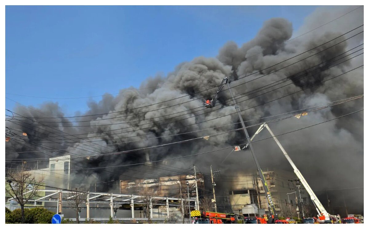 Incendiul de la fabrica de piese auto din județul Cluj, declarant cod roșu de alertă, a generat un bilanț tragic, cu multiple victime și pagube materiale semnificative