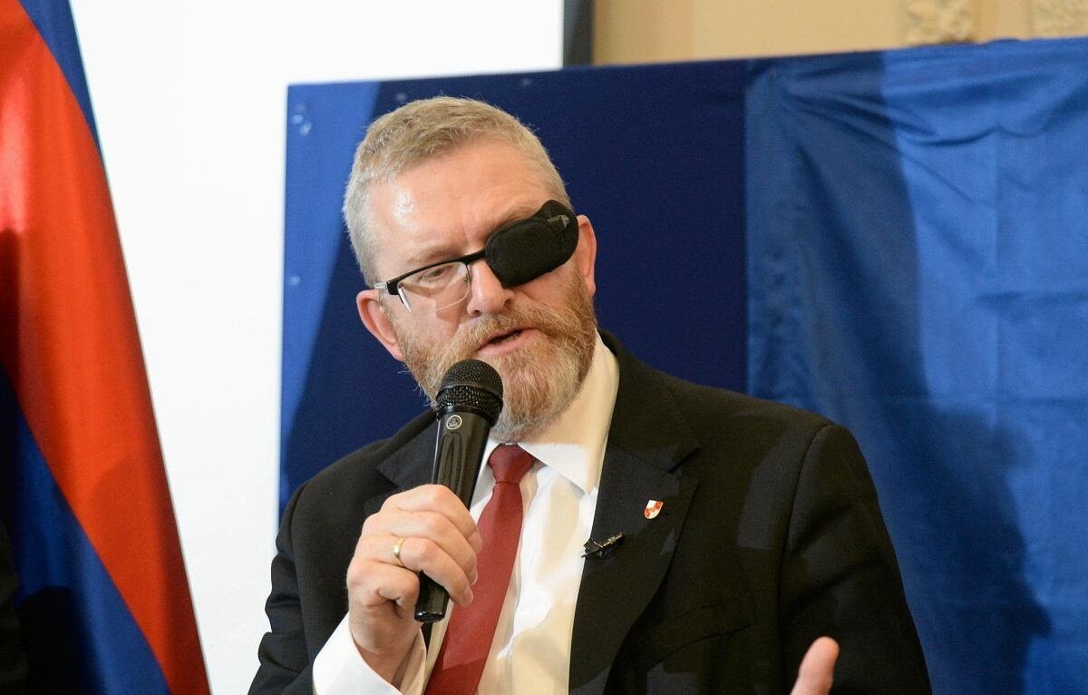 Parlamentul European a decis din nou să-i pună capăt imunității lui Grzegorz Braun, liderul controverst al extremei drepte din Polonia, pentru a-i permite să răspundă în fața legii în țara sa