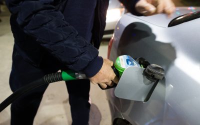 Guvernul anunță măsuri pentru plafonarea marjelor la pompă, dar experții avertizează că acestea pot agrava criza energetică și pot crea probleme pe termen lung Anunțul făcut de Guvern marți privind implementarea unor măsuri menite să contracareze scumpirile excesive la pompă a stârnit un val de reacții vehemente din partea specialiștilor în economie