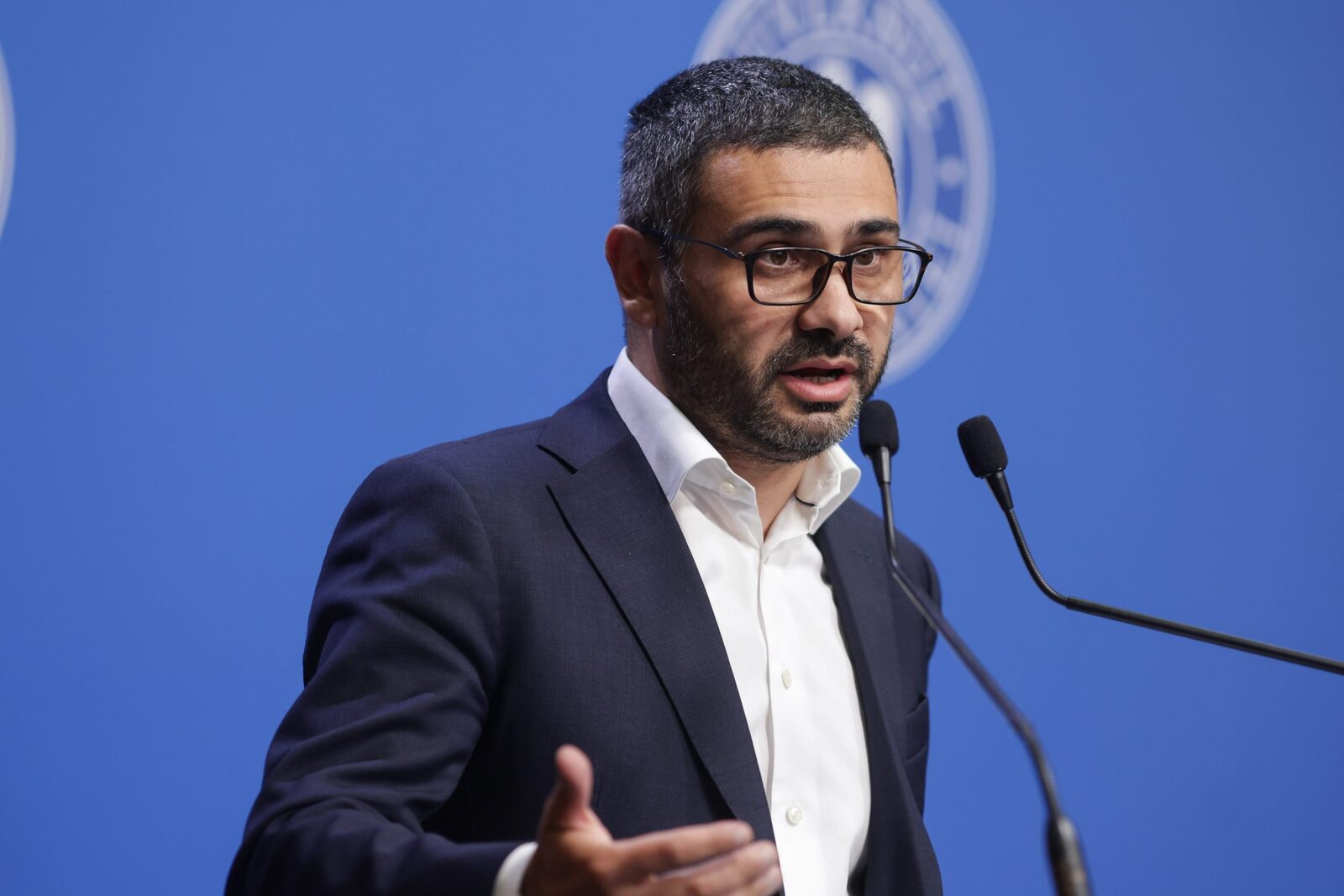 Ministerul Muncii acuză reducerea excesivă a bugetului pentru măsuri sociale în acest an Ministrul Muncii, Florin Manole, și-a exprimat preocuparea față de alocările bugetare propuse pentru acest an, calificându-le drept insuficiente pentru a susține implementarea eficientă a programelor sociale destinate populației vulnerabile