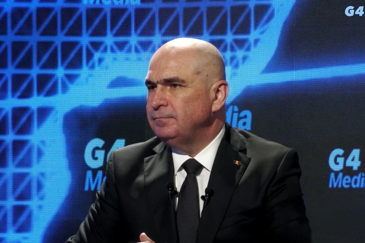 Premierul Ilie Bolojan a anunțat joi, într-un interviu acordat G4Media, că guvernul va analiza săptămâna viitoare un nou set de măsuri destinate să estompeze impactul creșterii prețurilor la carburanți, o problemă tot mai acută pentru consumatori și economia României