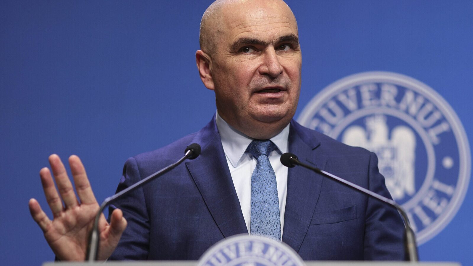 Ministrul Muncii, Marian Neacșu, a anunțat recent că Guvernul lucrează intens la implementarea unei noi legislații pentru salarizarea unică în sectorul public, un proiect așteptat de ani de zile pentru a aduce claritate și echitate în sistem