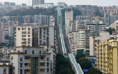 O inovație urbanistică spectaculoasă care răspunde provocărilor unui oraș montan În inima unui peisaj montan dificil, unde pantele abrupte și terenul accidentat fac mereu dificultăți pentru locuitori și vizitatori, a fost inaugurat un sistem de mobilitate urbană care depășește orice a fost văzut până acum