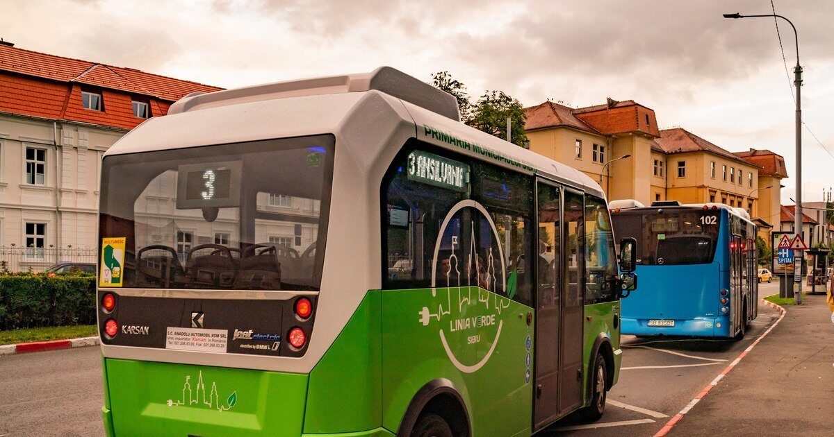Două femei în vârstă de 72 de ani au fost grav rănite sâmbătă dimineață, după ce au căzut dintr-un autobuz din municipiul Sibiu, incident petrecut chiar în momentul în care mijlocul de transport a pornit din stație
