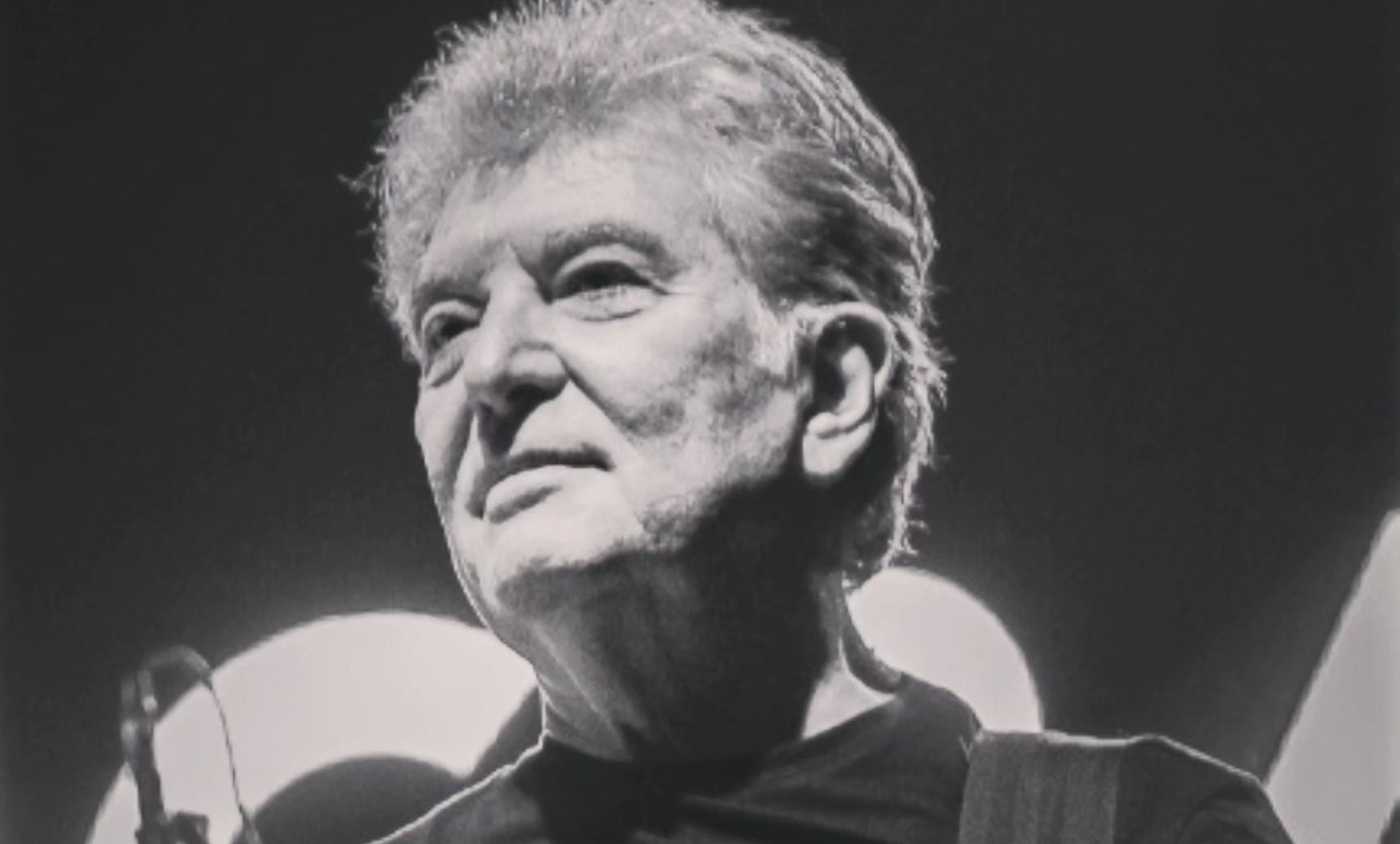 Fanii lui Iulian Vrabete, cunoscut drept Mugurel, se pregătesc să îi ia rămas bun după o viață dedicată muzicii și spectacolului