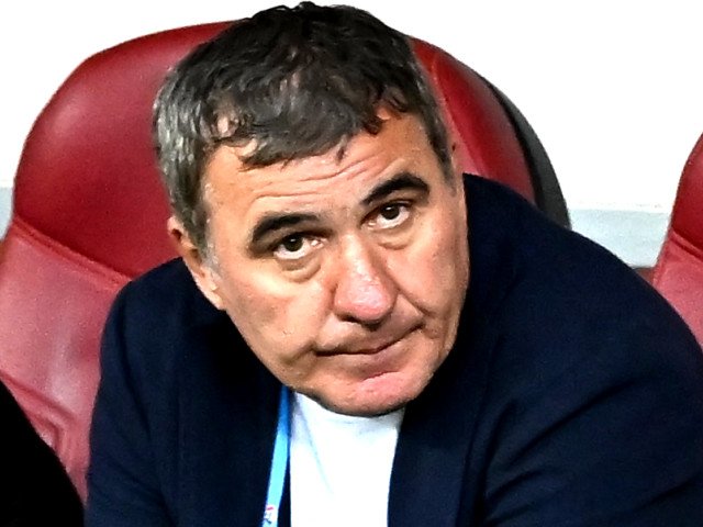 Adrian Mutu, reacție dură la vestea contractului uriaș al lui Gică Hagi: „Nu e normal!” Impresarul și fostul internațional român Adrian Mutu și-a exprimat public indignarea față de informațiile care indică un contract senzațional pregătit pentru Gică Hagi, considerând situația ca fiind profund nedreaptă și nedemnă pentru standardele proprii ale fotbalului românesc