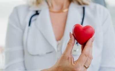 Femeile pot face infarct mai devreme decât bărbații, chiar cu artere mai sănătoase (studiu)