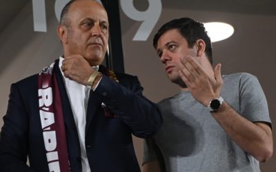 Victor Angelescu recunoaște superioritatea rivalei din Craiova: „E singura echipă!” În contextul recentelor confruntări din Liga 1, impresia generală a fost clarificată de către unul dintre acționarii importanți ai clubului Dinamo București, Victor Angelescu