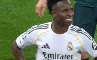 Gestul surprinzător al lui Vinicius pe „Santiago Bernabeu” după ratamentul din penalty-ul contra Manchester City Momente tensionate pe „Santiago Bernabeu” în marea seară a Ligii Campionilor, atunci când Real Madrid a întâlnit Manchester City, într-o partidă decisivă pentru calificare