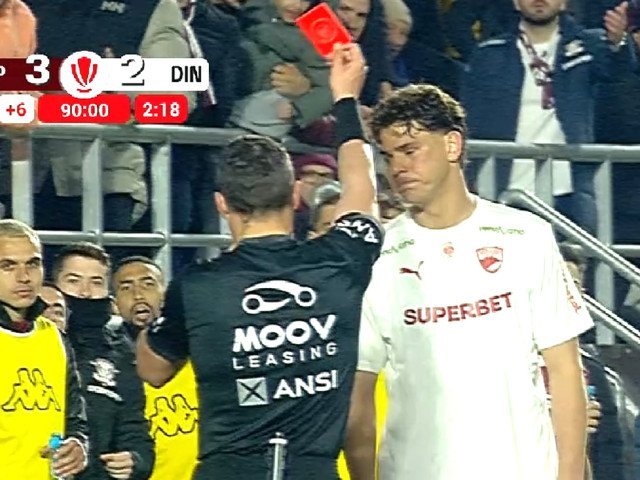 Penalty controversat și decizie corectă, după un meci plin de dramatism în Liga I Un meci incendiar între Rapid București și Dinamo a fost marcat de o fază controversată, care a divizat opiniile celor doi antrenori și ale fanilor