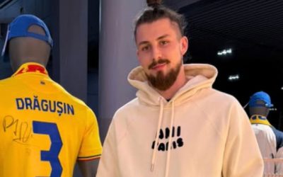 Ritualul de dinaintea meciului crucial dintre România și Turcia, nesperat din 2022, a reînviat marți, în ciuda a 16 luni de pauză, în semn de respect și tradiție pentru selecționerul Radu Drăgușin, care a fost filmat în timp ce își încețoșește privirea, parcă pregătindu-se pentru un bătălie pe teren