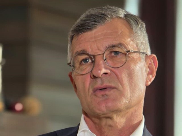 România ratează din nou Simfonia Mondială: un vis amânat pentru fanii fotbalului autohton În ultimii ani, fotbalul românesc a fost învăluit de speranțe și dezamăgiri repetate în privința calificării la Campionatele Mondiale