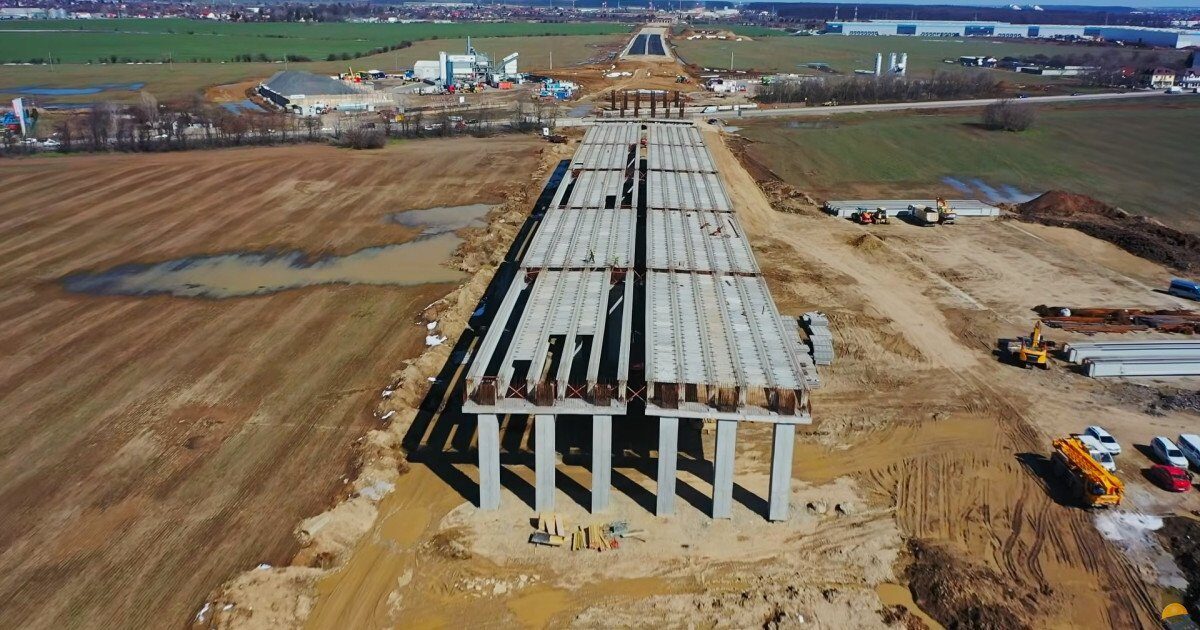 Autostrada A0 Nord, un proiect de infrastructură de importanță strategică pentru Capitală și zona metropolitană, începe să prindă contur, iar dacă totul decurge conform planurilor, cu siguranță șoferii vor putea circula parțial pe lotul 1 încă din această vară